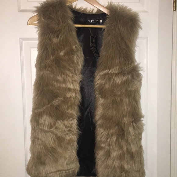 π€1 Day SALEπ€ NWT wenxi vest